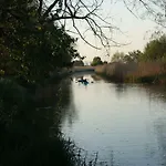 度假居 Fachwerkhaus Am Fluss 新哈登贝格